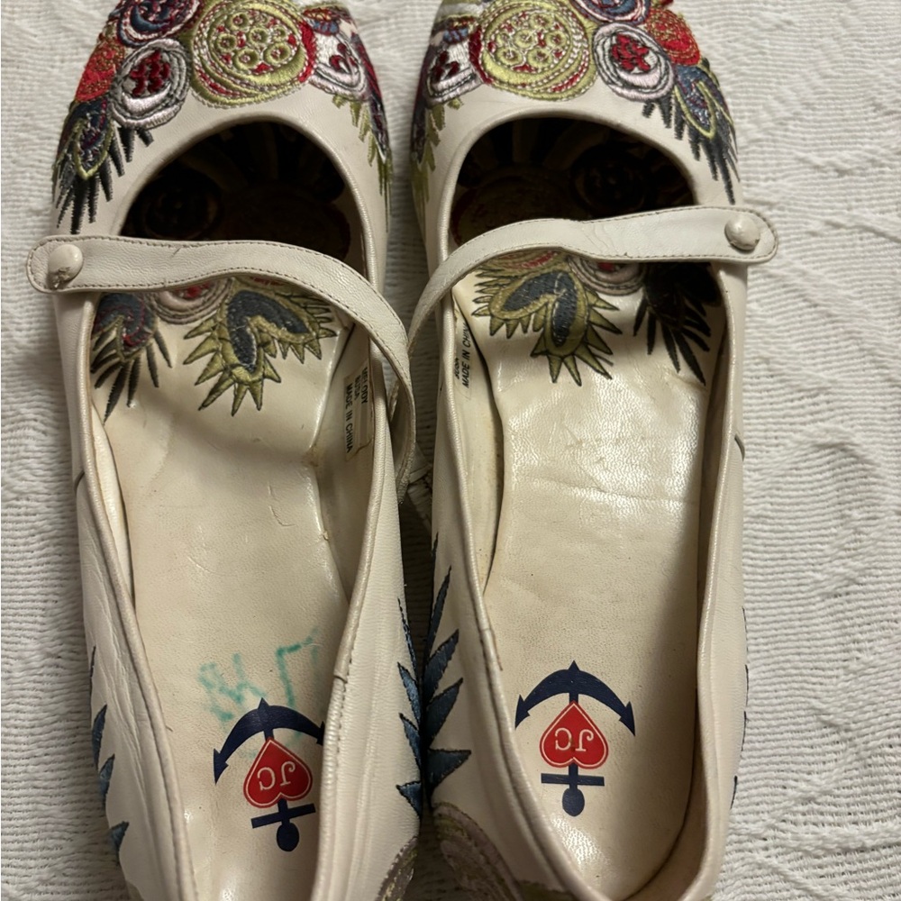 Embroidered Leather Kitten Heels…size 8 GORGEOUS!